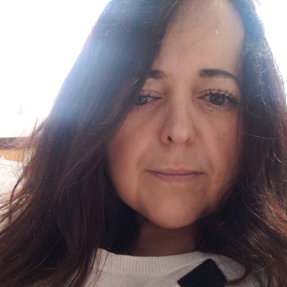 Meet your Posher, Elaine - Picture 1 of 1